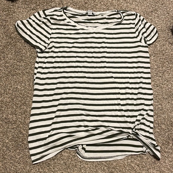 Medium knot shirt - Picture 1 of 3